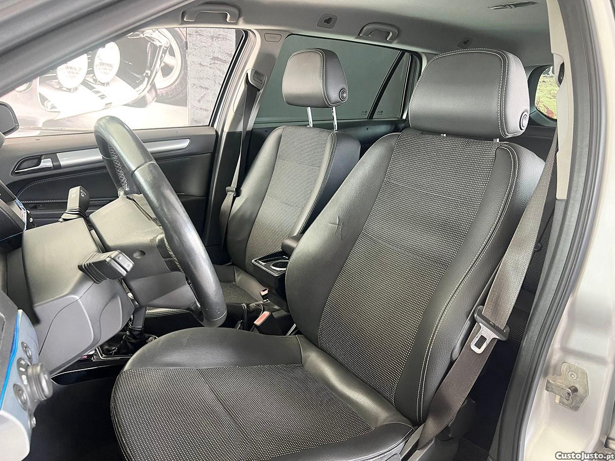 Opel Astra Caravan 1.7 CDTi Cosmo ecoFLEX — fotografia 13