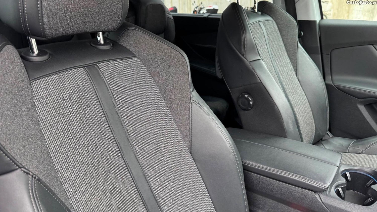 Peugeot 5008 Allure — fotografia 8