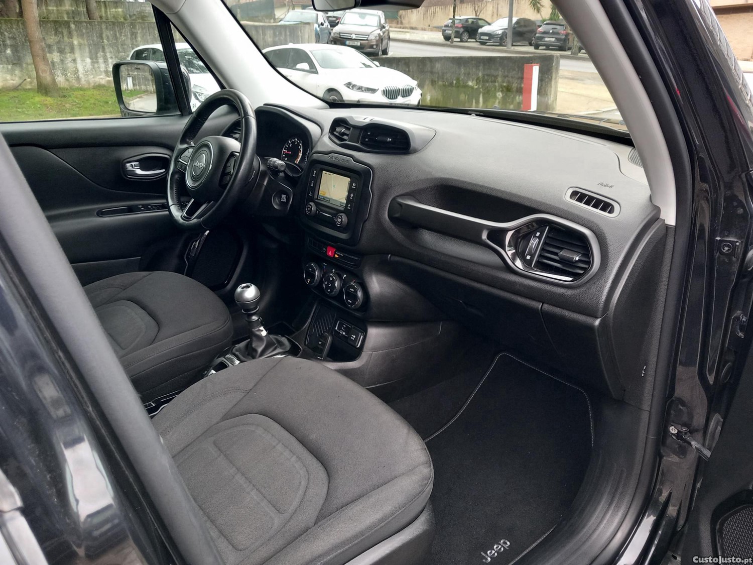 Jeep Renegade 1.6 MJD Night Eagle — fotografia 9