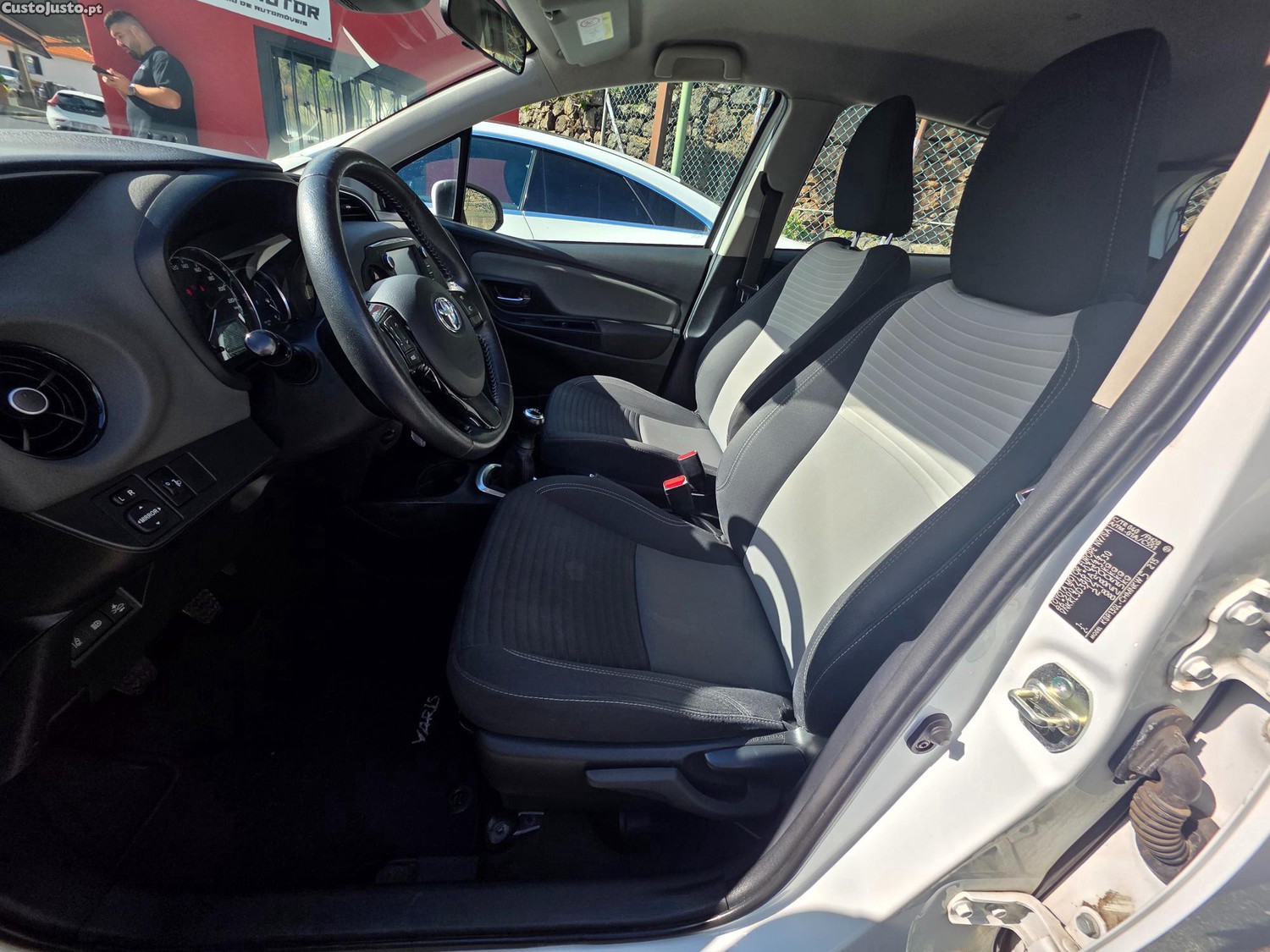 Toyota Yaris 1.0 VVT-I COMFORT 72CV — fotografia 18