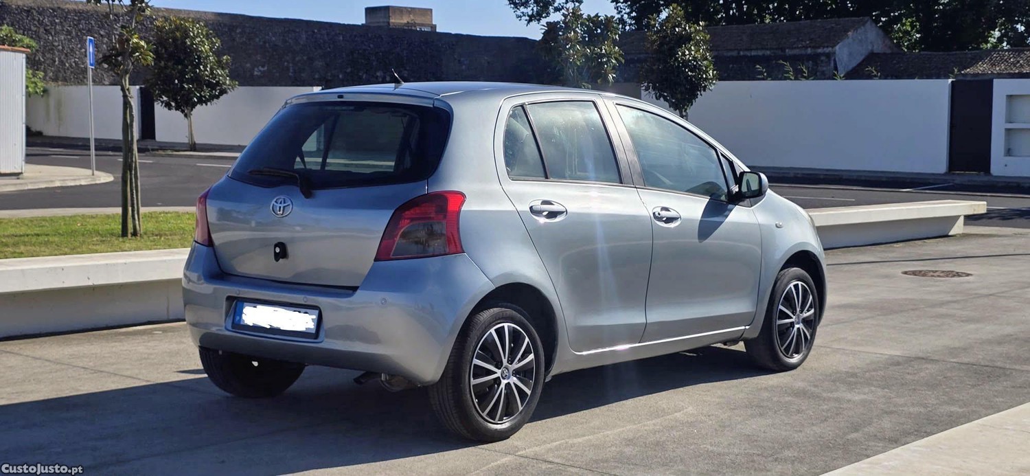 Toyota Yaris 1.0 Gasolina Exelente estado — fotografia 6