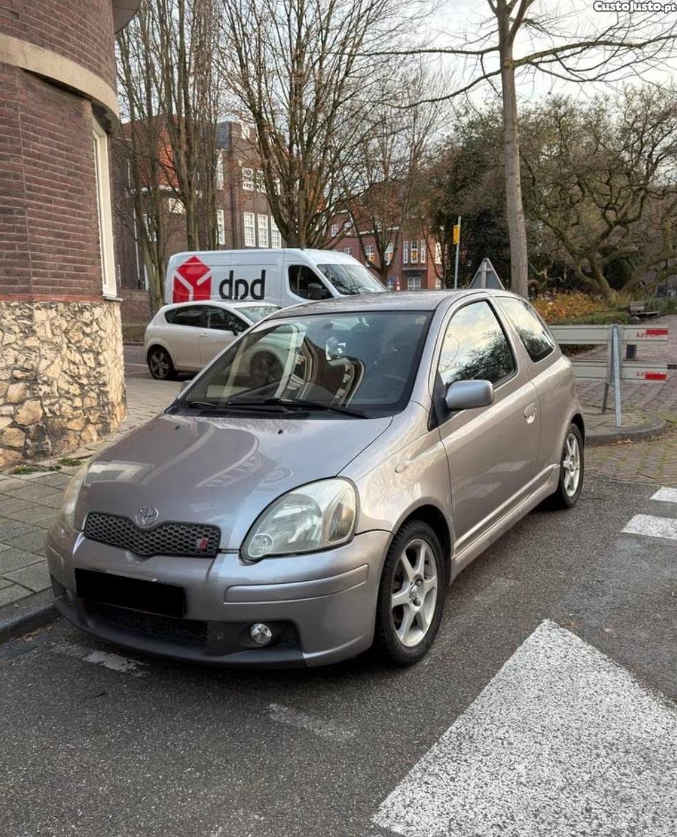 Toyota Yaris 1.5 TS T-Sport - 04 foto 2