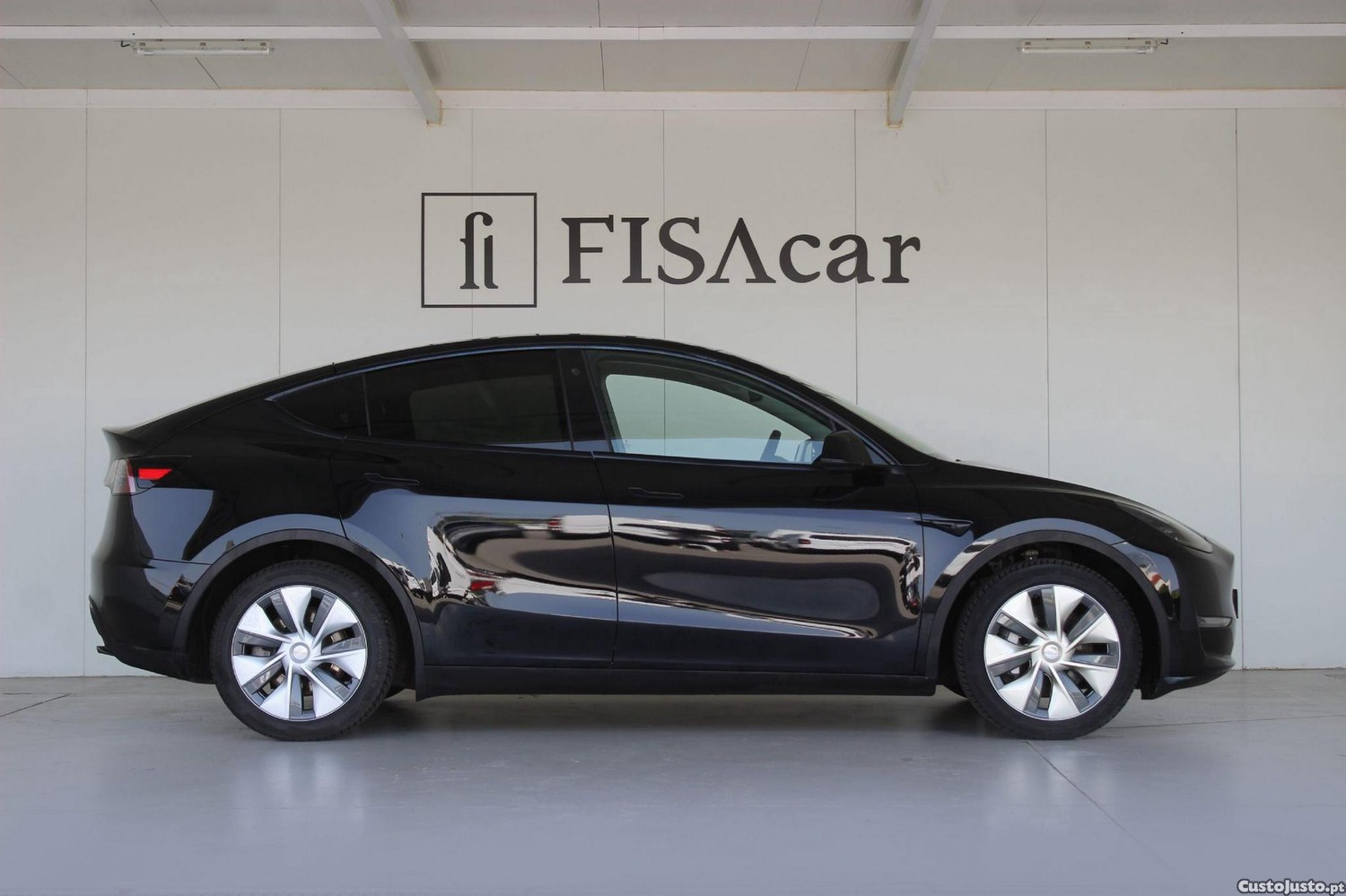 Tesla Model Y Long Range Dual Motor AWD — fotografia 18