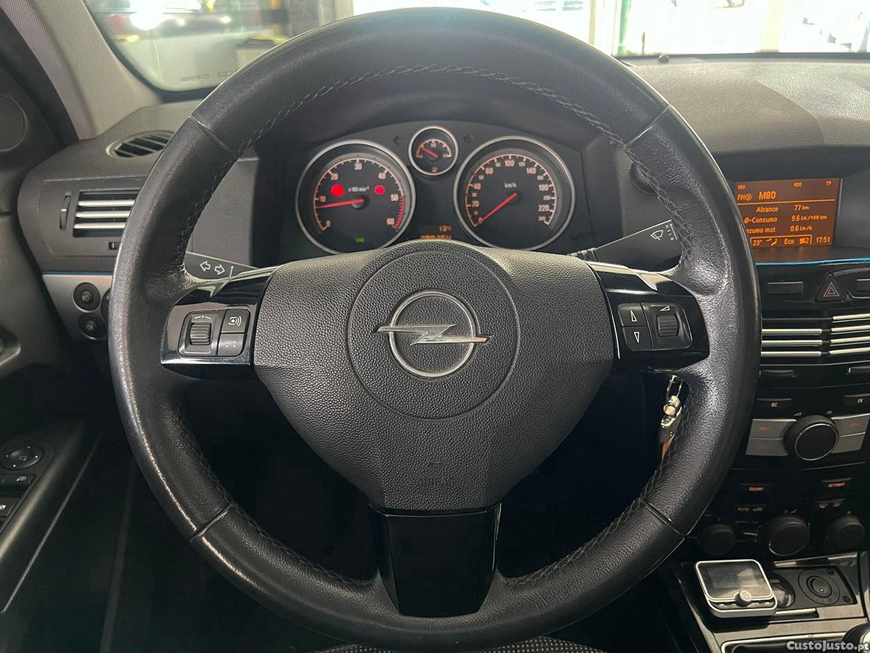 Opel Astra Caravan 1.7 CDTi Cosmo ecoFLEX — fotografia 12