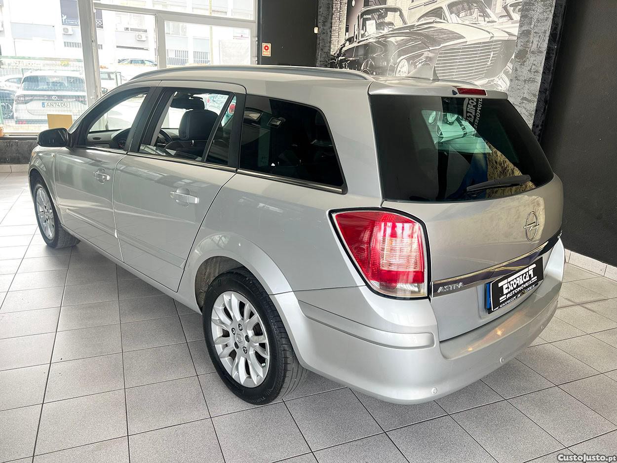 Opel Astra Caravan 1.7 CDTi Cosmo ecoFLEX — fotografia 17