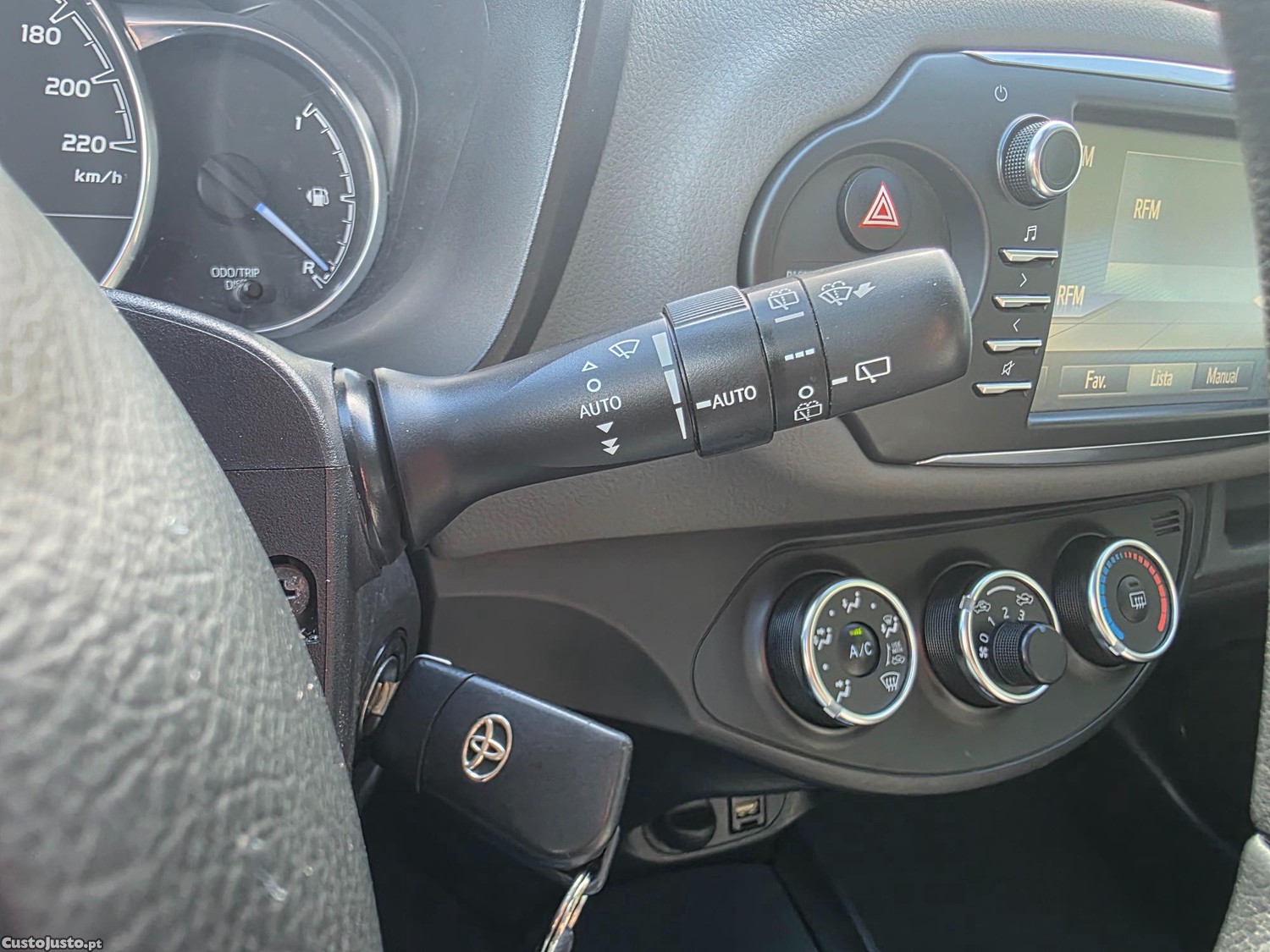 Toyota Yaris 1.0 VVT-I COMFORT 72CV — fotografia 7