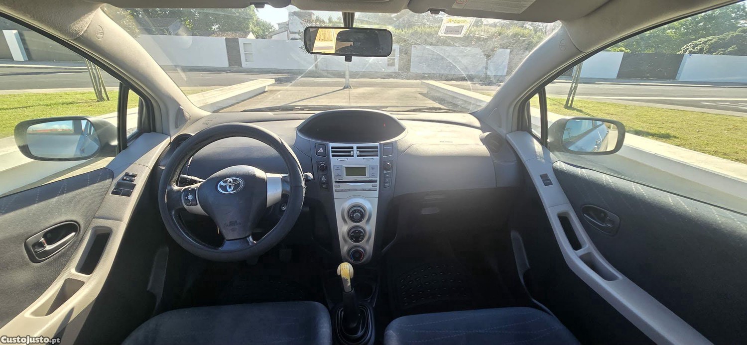 Toyota Yaris 1.0 Gasolina Exelente estado — fotografia 4