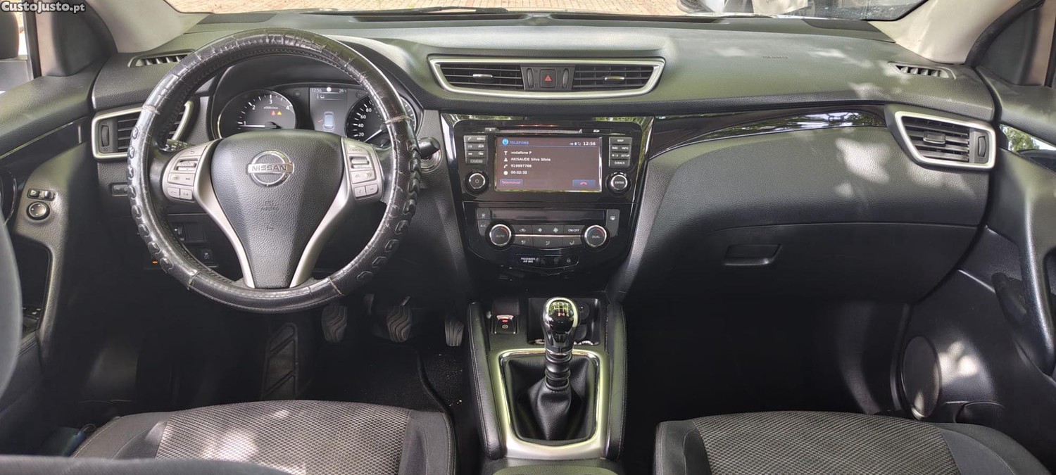 Nissan Qashqai 1.5 DCI 110 CV N-Connecta + Teto Panorâmico — fotografia 2