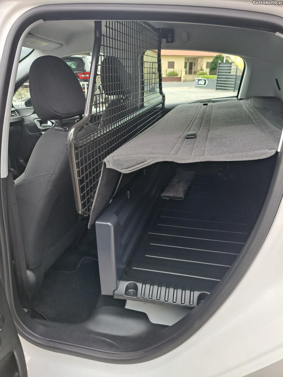 Peugeot 208 1.5 BlueHDi Active — fotografia 19