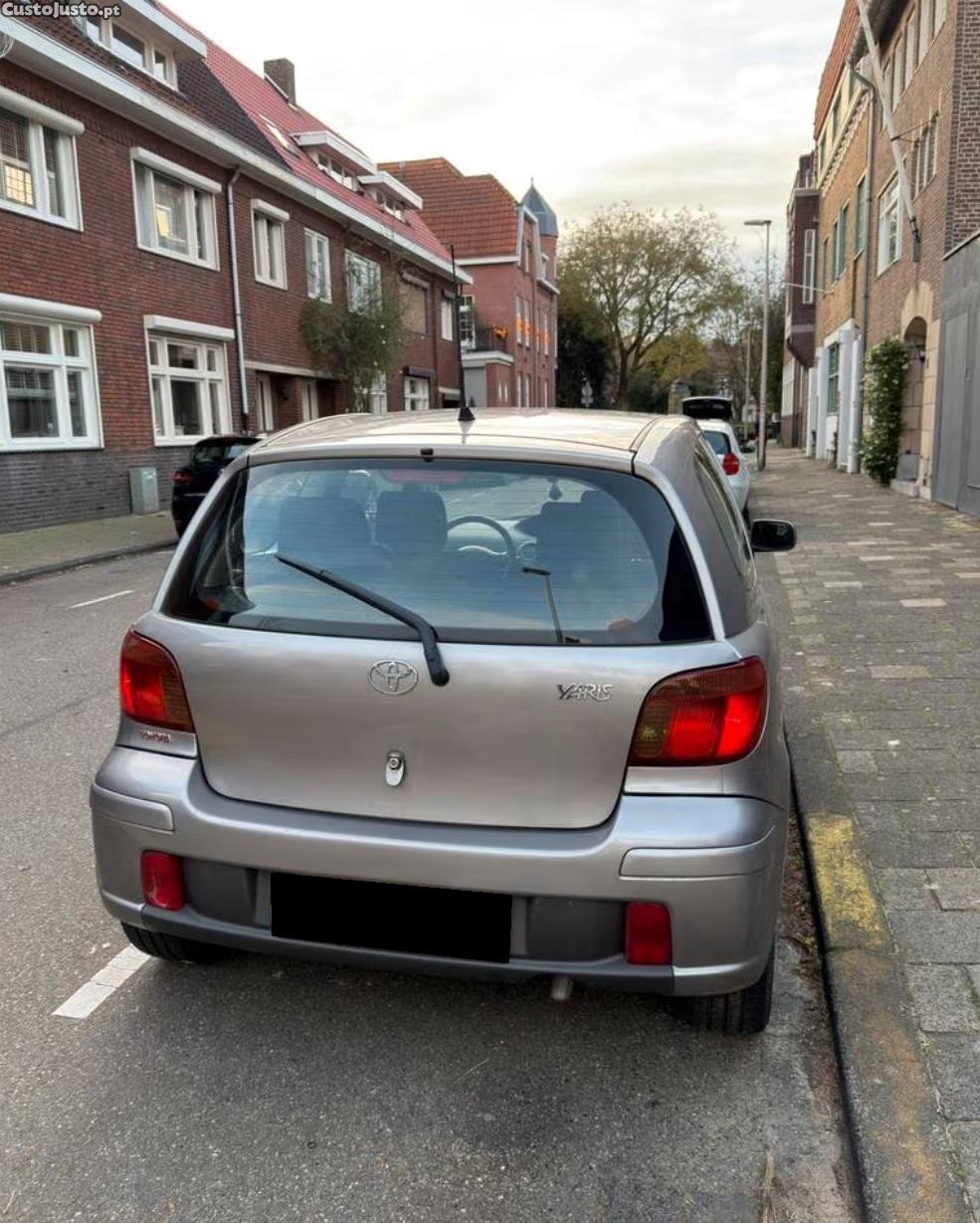 Toyota Yaris 1.5 TS T-Sport - 04 foto 3