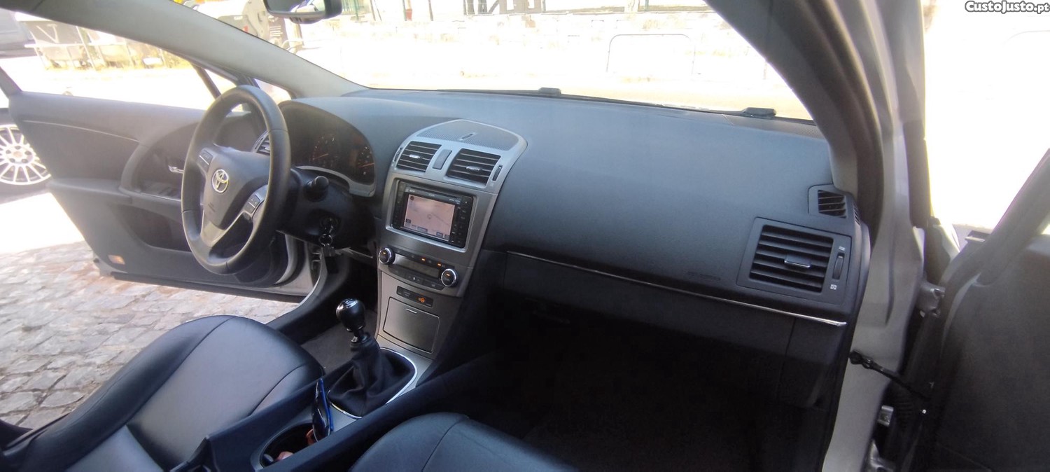 Toyota Avensis 2.0D4D 66000km unico dono — fotografia 3
