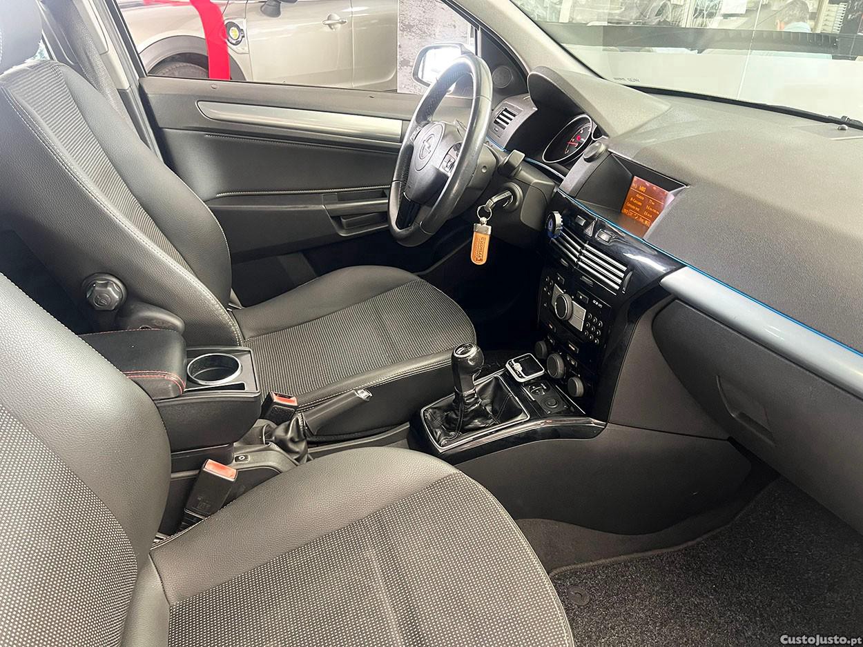 Opel Astra Caravan 1.7 CDTi Cosmo ecoFLEX — fotografia 10