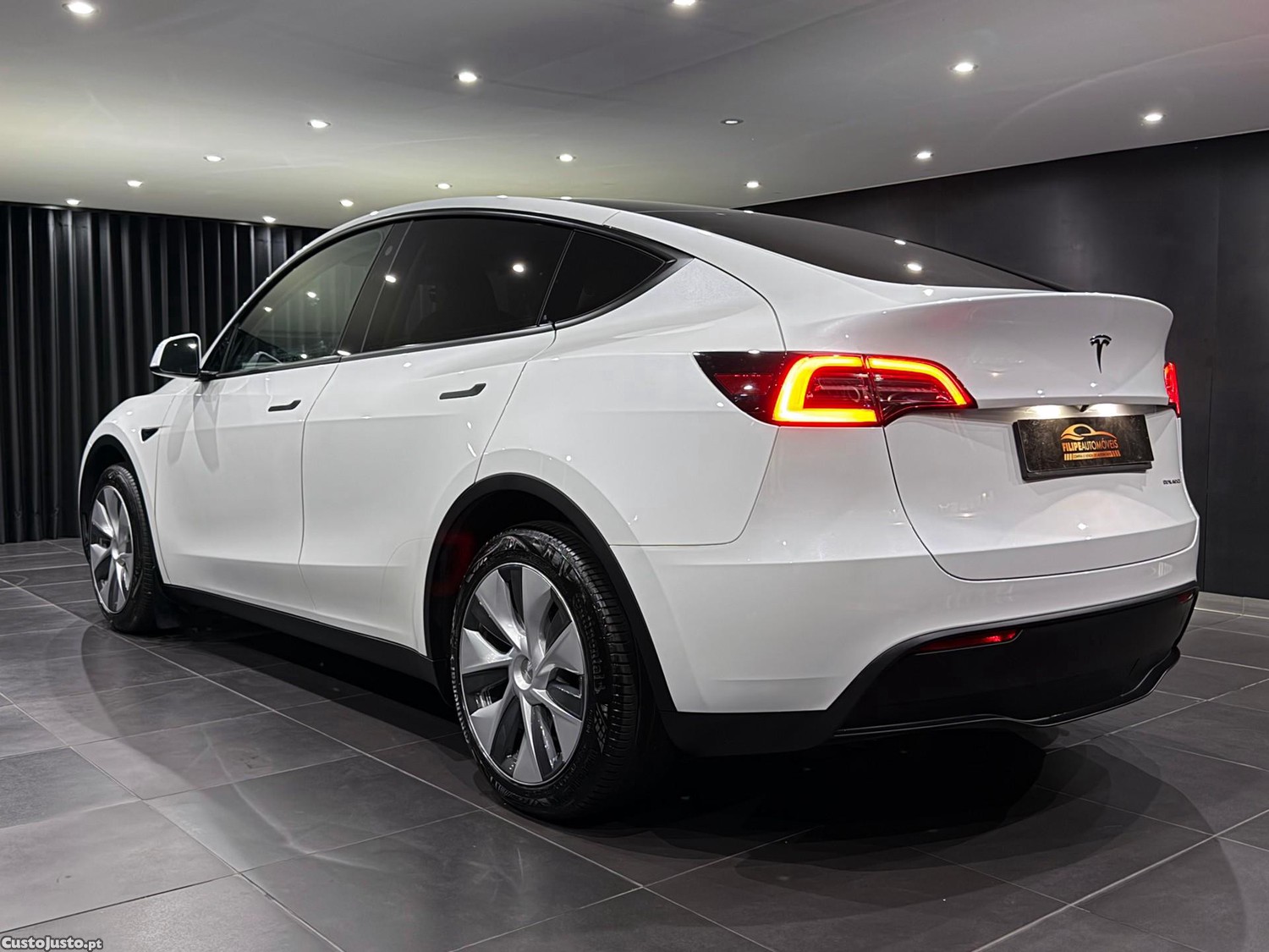 Tesla Model Y Long Range Dual Motor AWD — fotografia 20