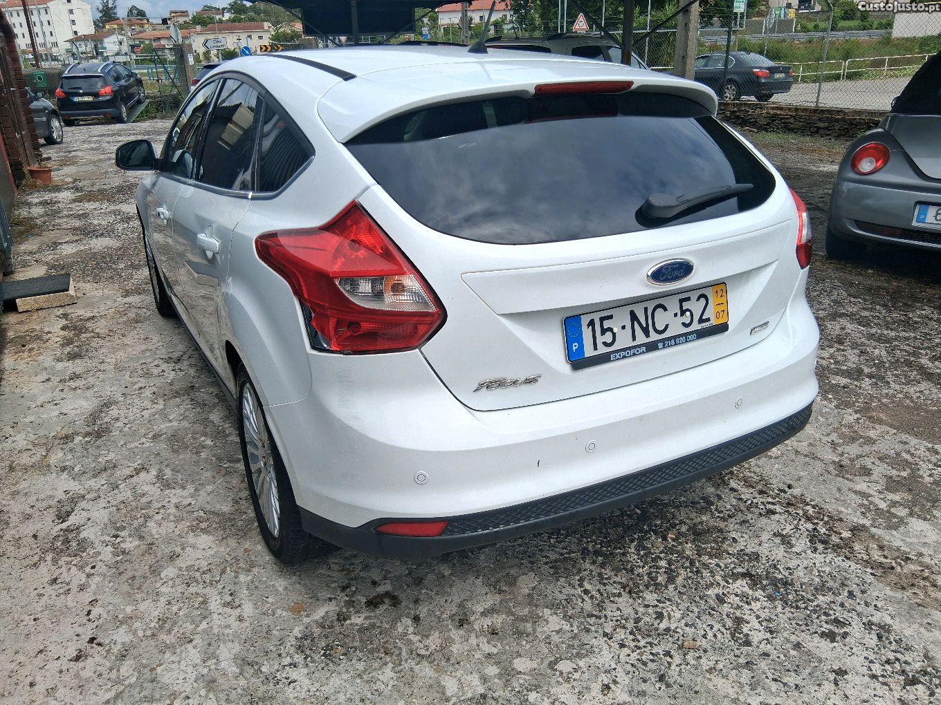 Ford Focus titaniun — fotografia 4