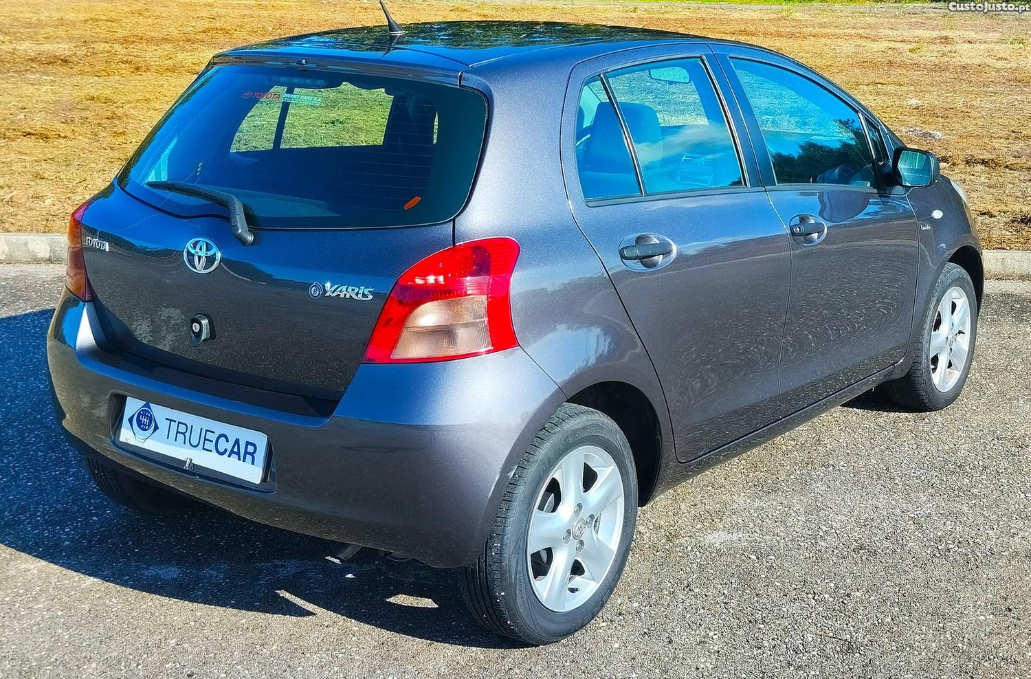 Toyota Yaris 1.4 D-4D AC — fotografia 13