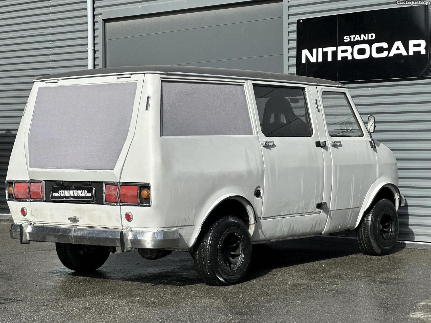  Bedford CF VAN 9 LUGARES foto 3