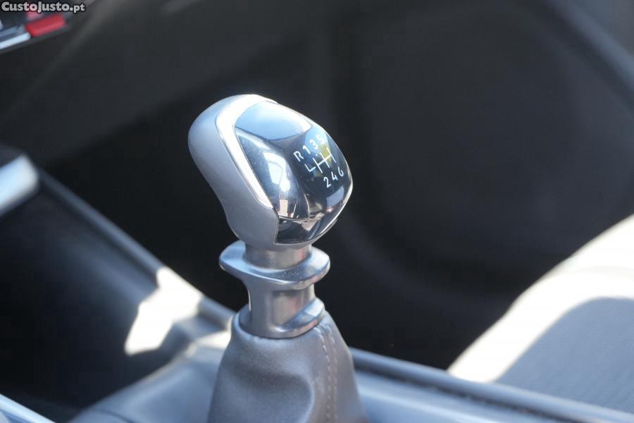 Peugeot 308 1.2 PureTech Allure — fotografia 5