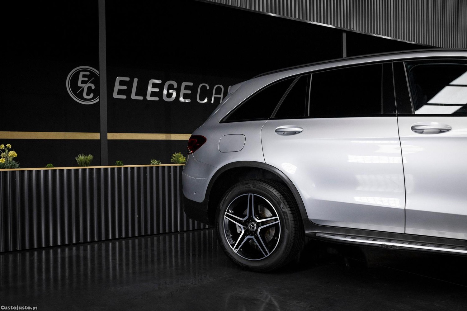 Mercedes-Benz GLC 300 e 4Matic 9G-TRONIC AMG Line — fotografia 14