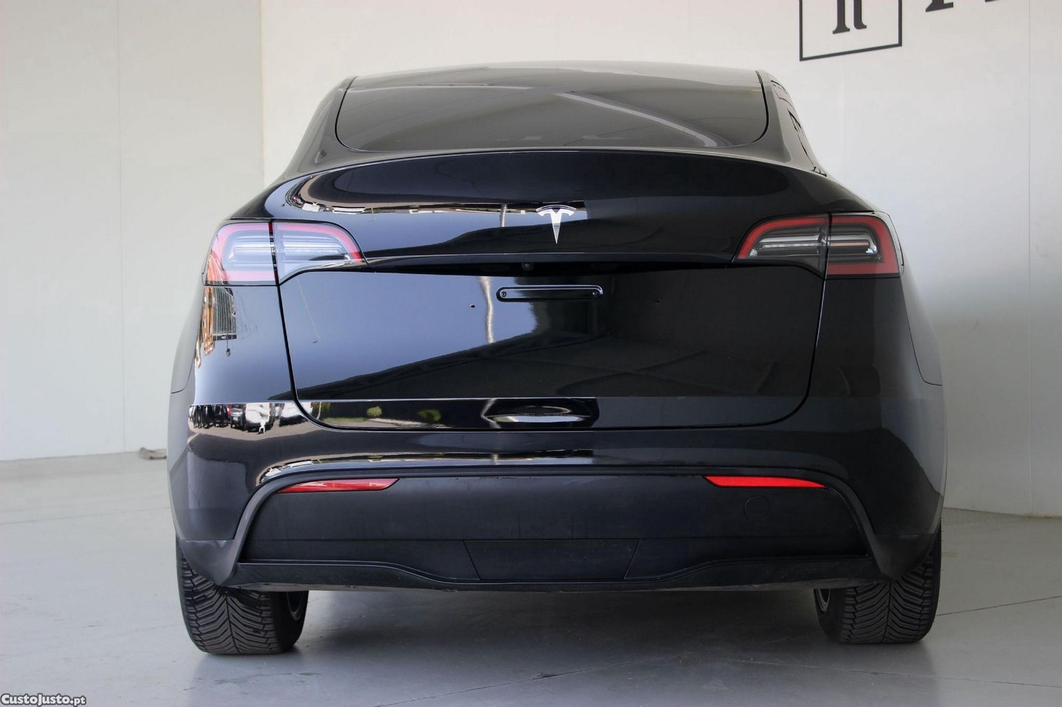 Tesla Model Y Long Range Dual Motor AWD — fotografia 17