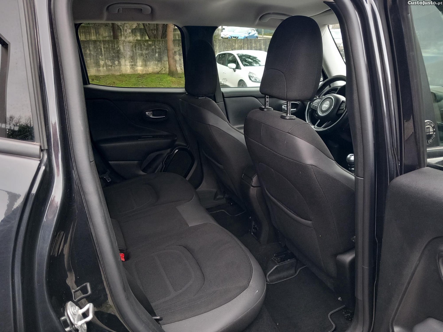 Jeep Renegade 1.6 MJD Night Eagle — fotografia 7