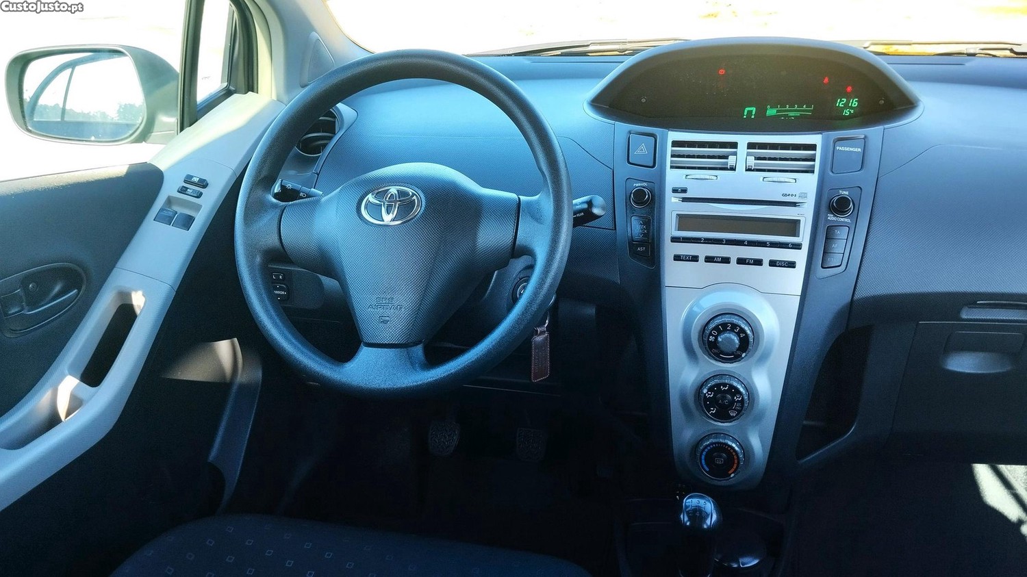 Toyota Yaris 1.4 D-4D AC — fotografia 8