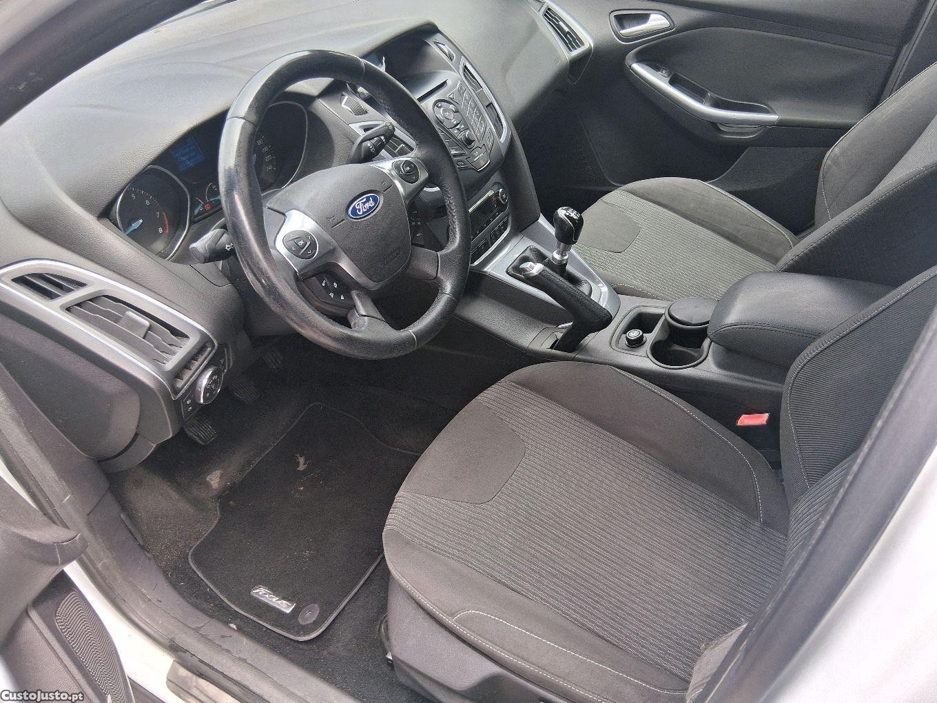 Ford Focus titaniun — fotografia 3