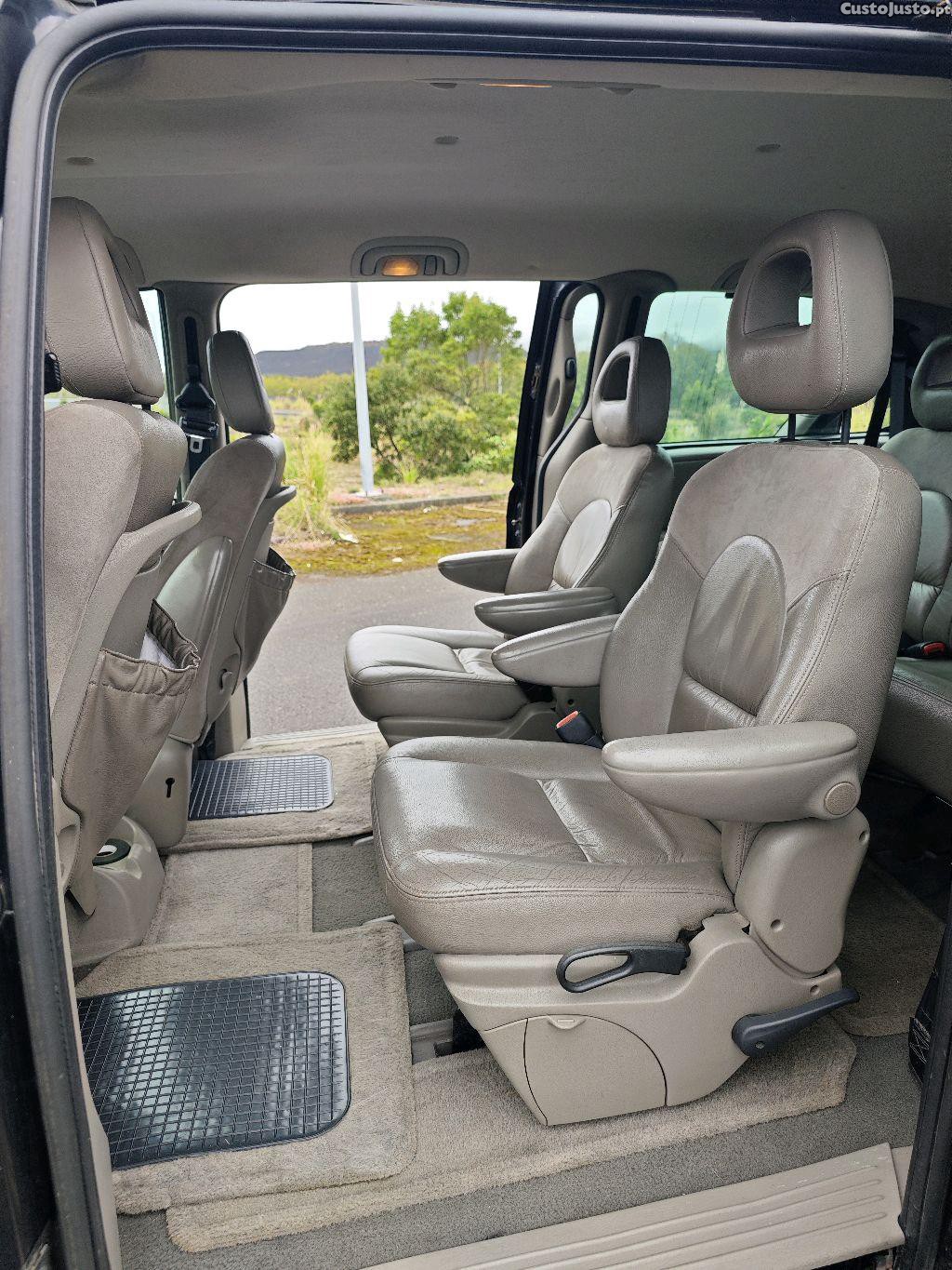 Chrysler Grand Voyager 2.5 CRD — fotografia 4