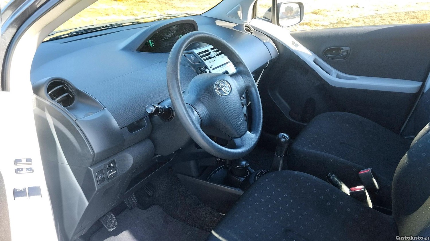 Toyota Yaris 1.4 D-4D AC — fotografia 12