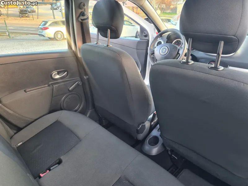 Renault Clio 1.5 dci fairway — fotografia 3
