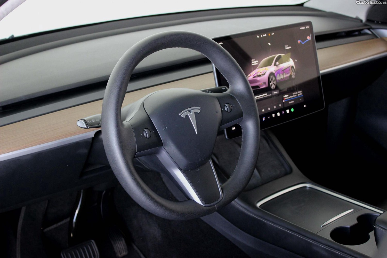 Tesla Model Y Long Range Dual Motor AWD — fotografia 10
