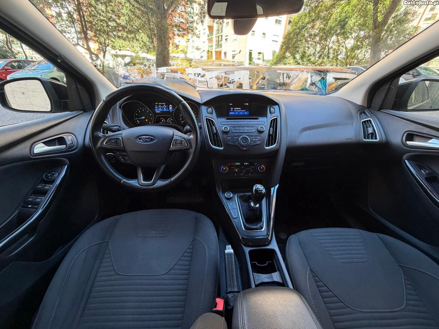 Ford Focus SW 1.0 EcoBoost S&S TITANIUM — fotografia 5