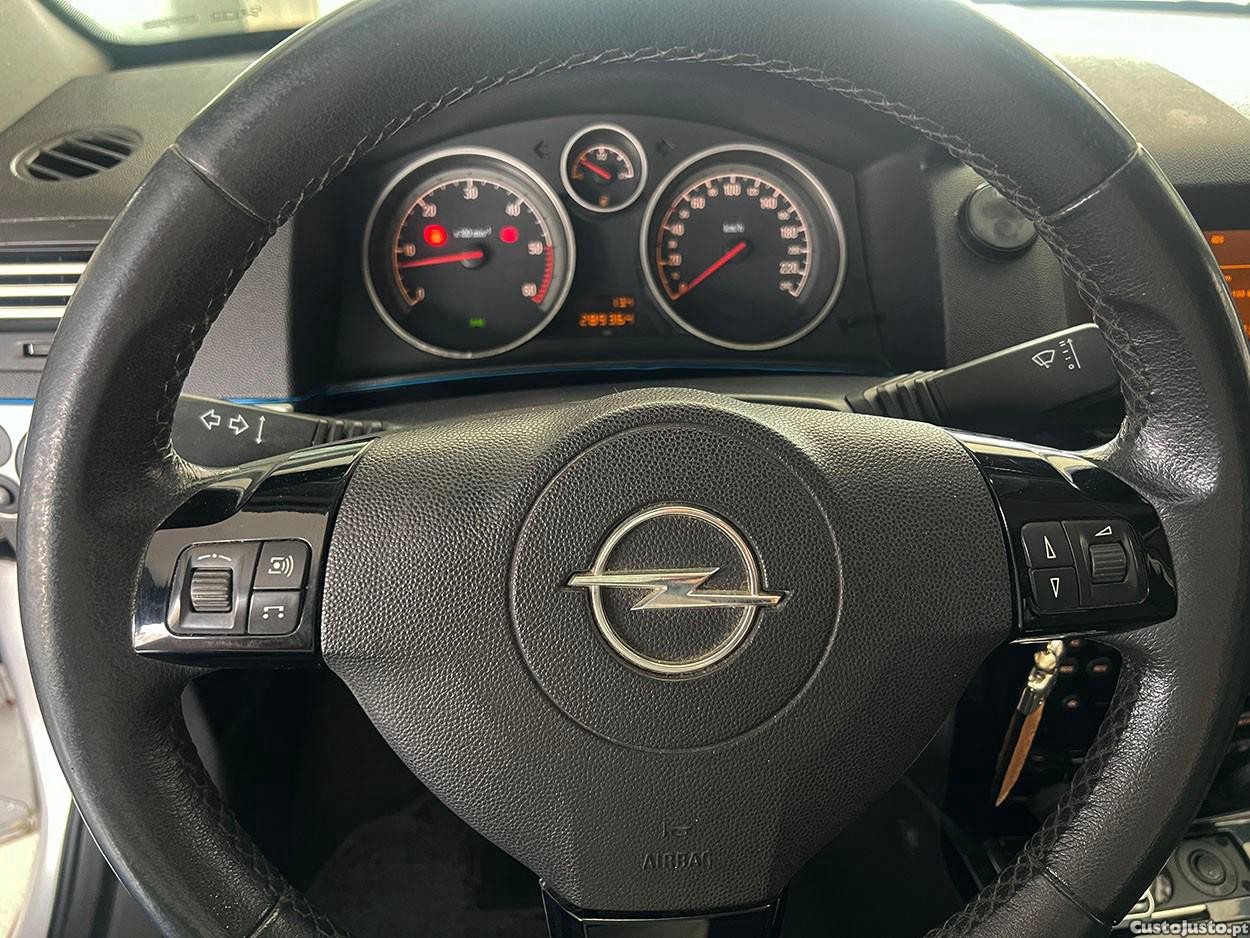 Opel Astra Caravan 1.7 CDTi Cosmo ecoFLEX — fotografia 6