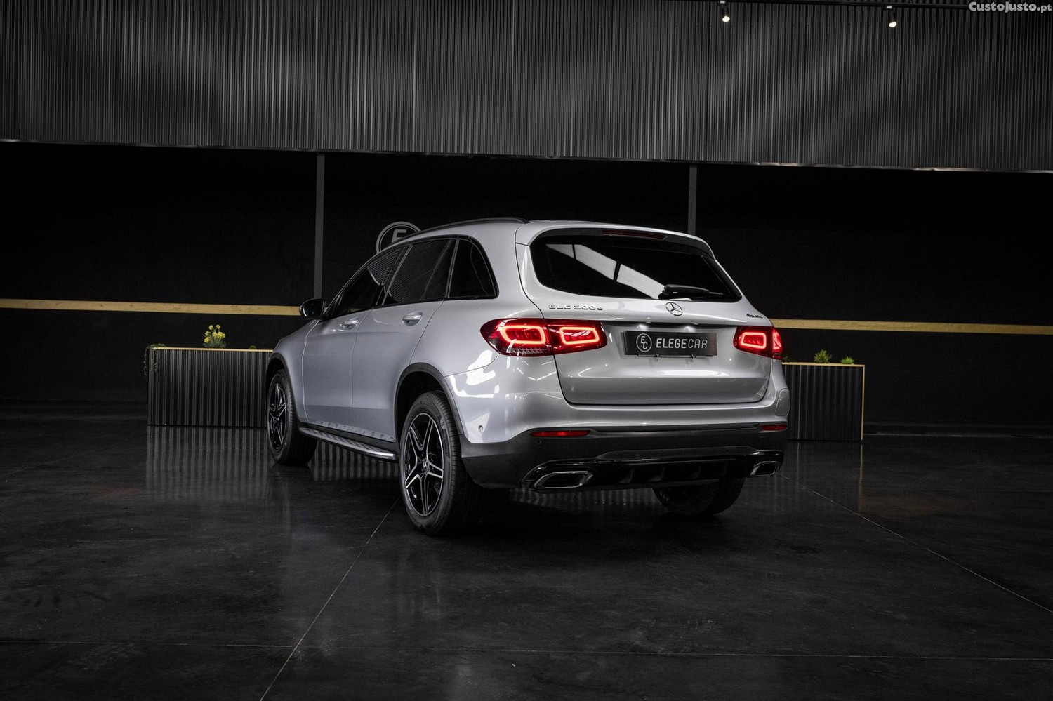 Mercedes-Benz GLC 300 e 4Matic 9G-TRONIC AMG Line — fotografia 13