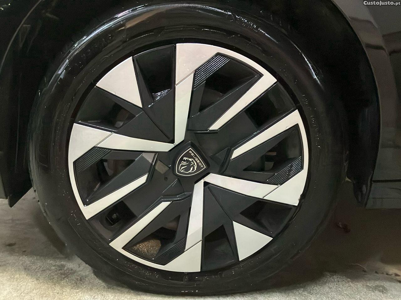 Peugeot 208 1.2 Hybrid Allure e-DCS6 — fotografia 15