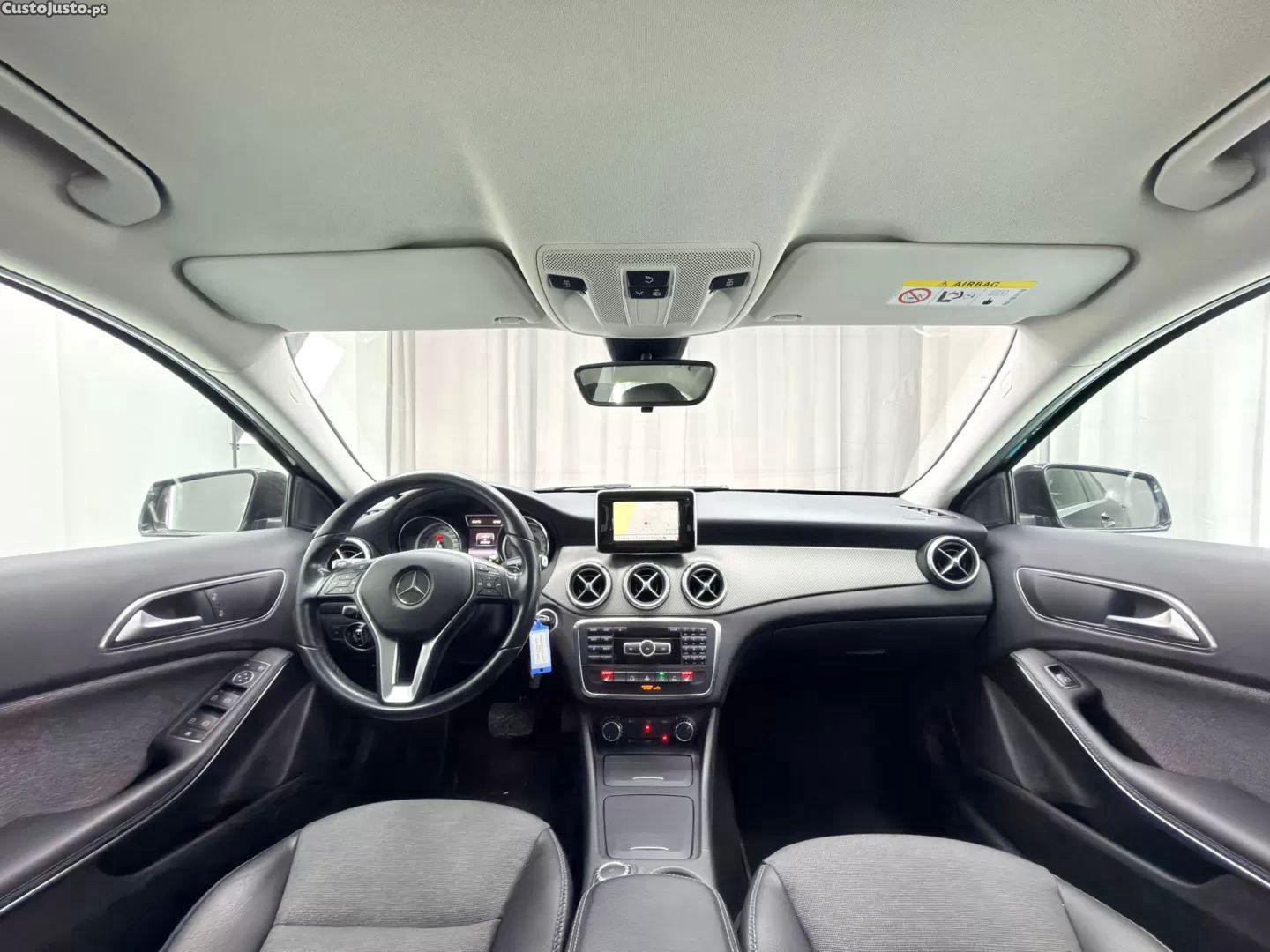 Mercedes-Benz GLA 200 Aut. — fotografia 12