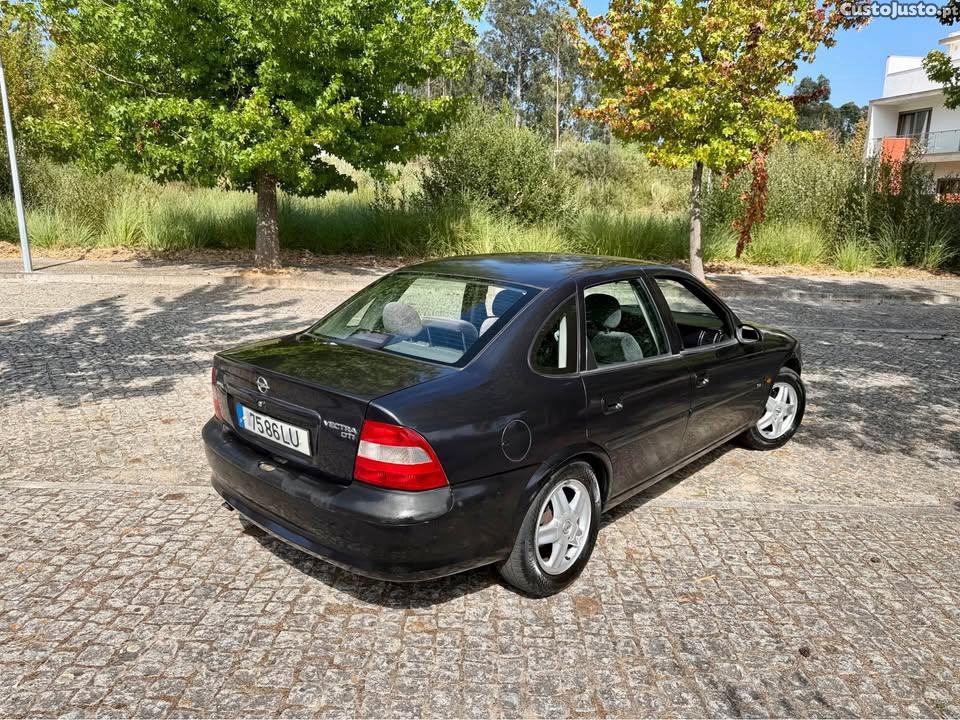 Opel Vectra 2.0DTI — fotografia 9