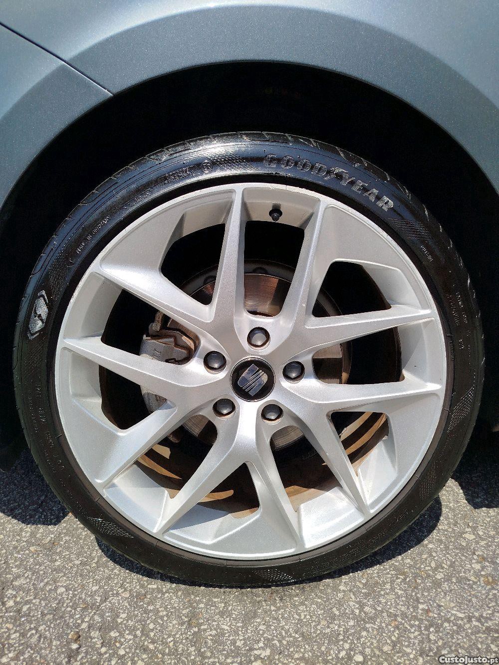 SEAT Leon 1.6 tdi — fotografia 11
