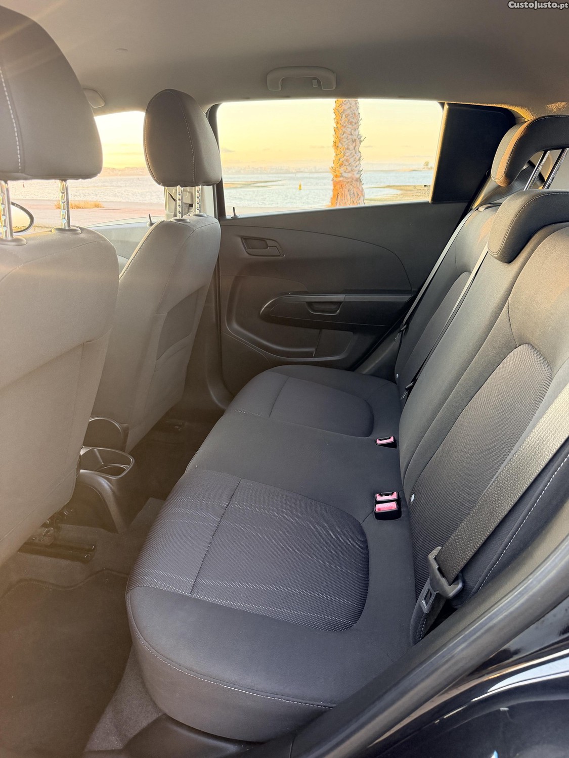Chevrolet Aveo 1200 — fotografia 6