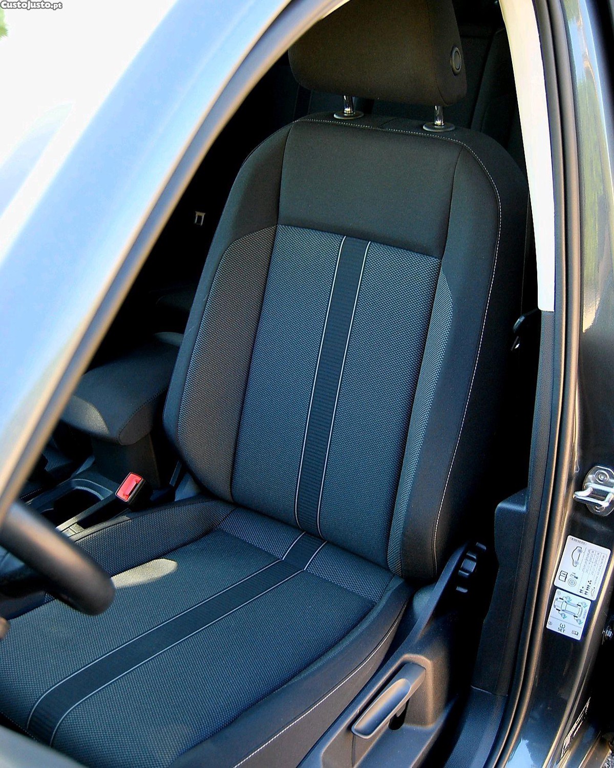 Volkswagen T-Roc 1.0TSI — fotografia 7