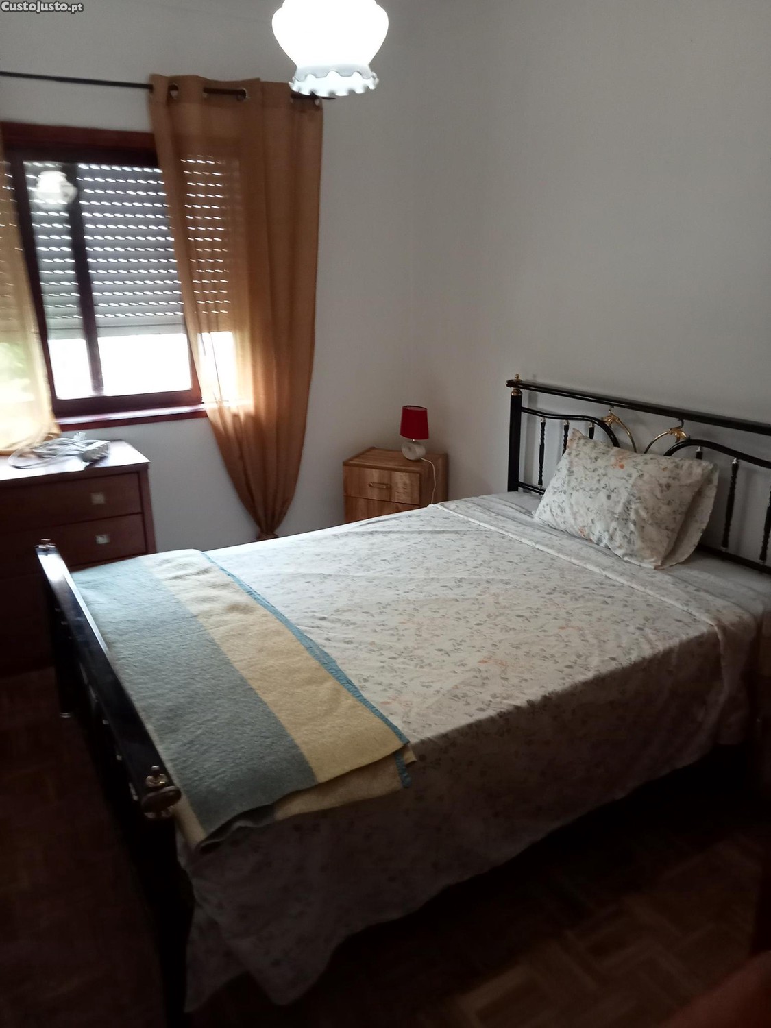 Quarto mobilado