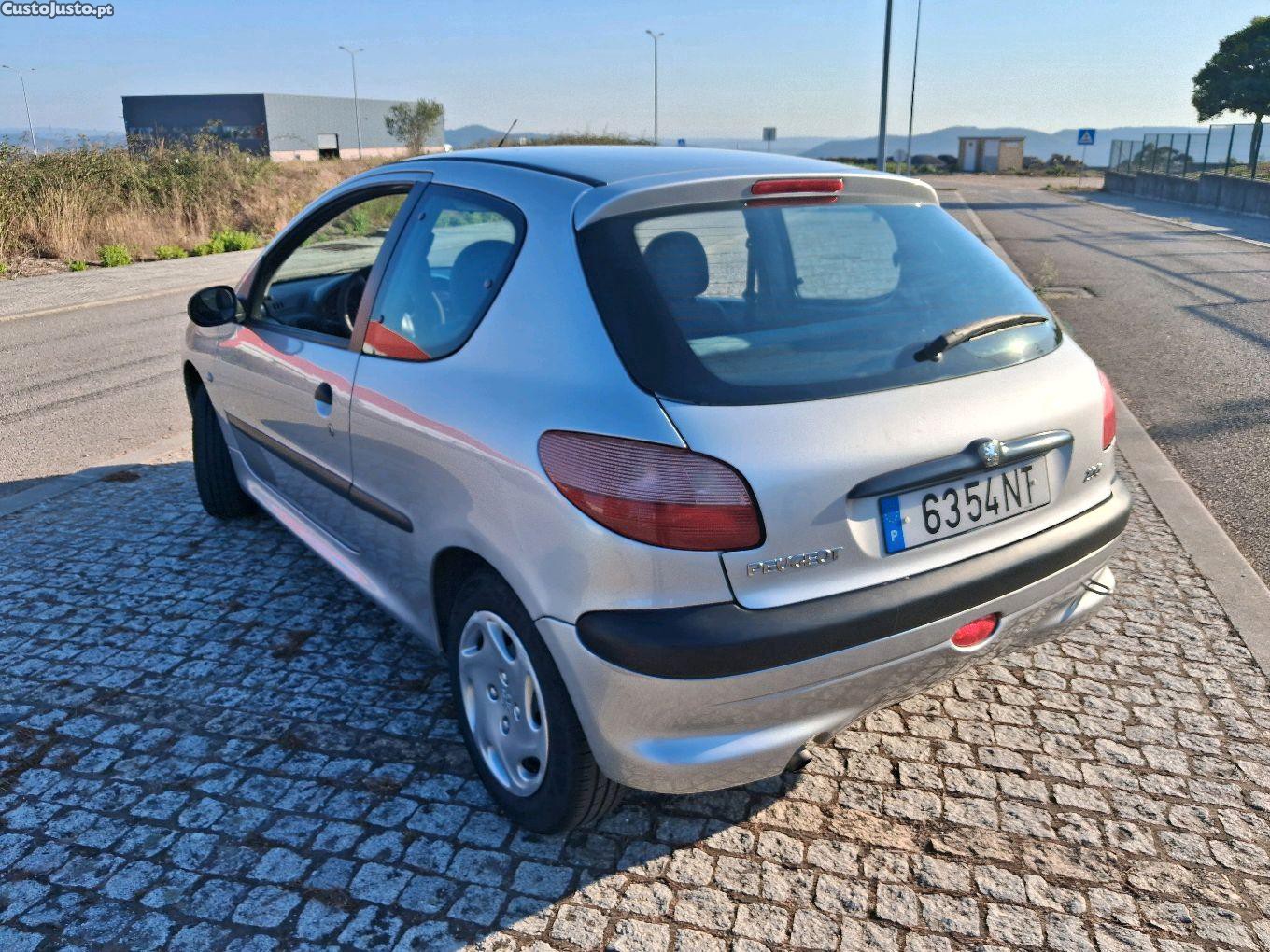 Peugeot 206 5 lugares 3 portas — fotografia 6