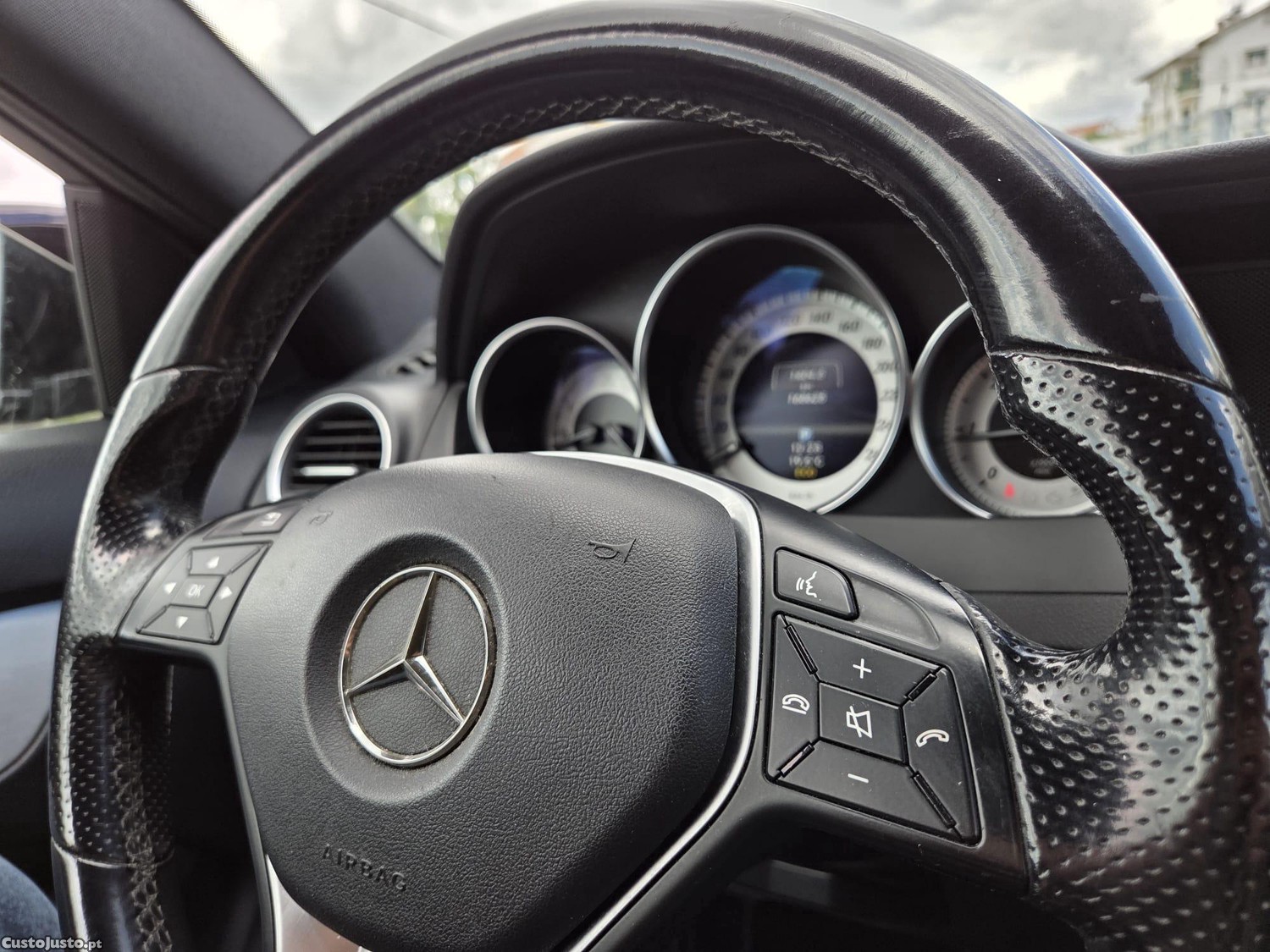 Mercedes-Benz C 220 Coupe — fotografia 6