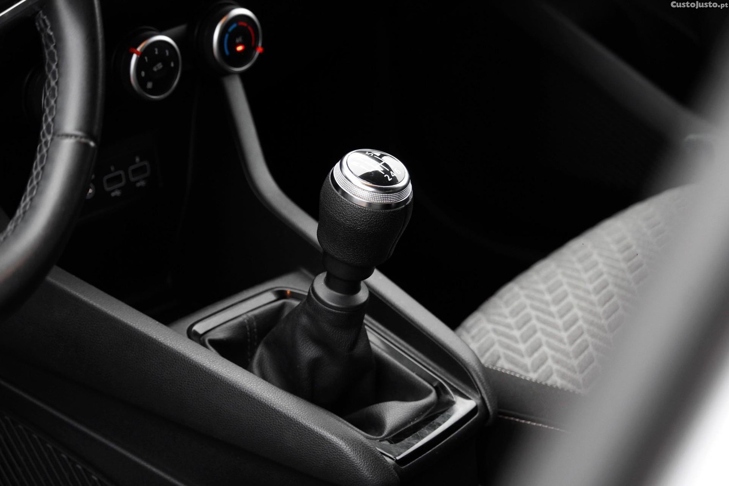Renault Clio 1.0 TCe Evolution — fotografia 18