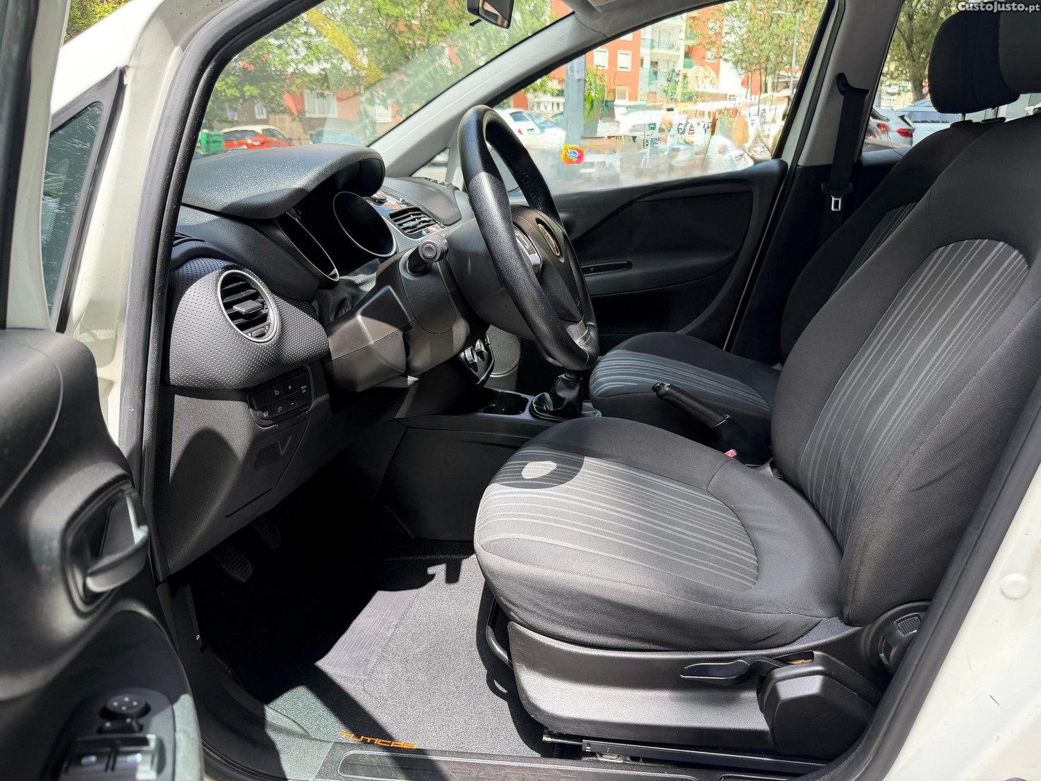 Fiat Punto Evo 1.3 M-Jet Dynamic — fotografia 18