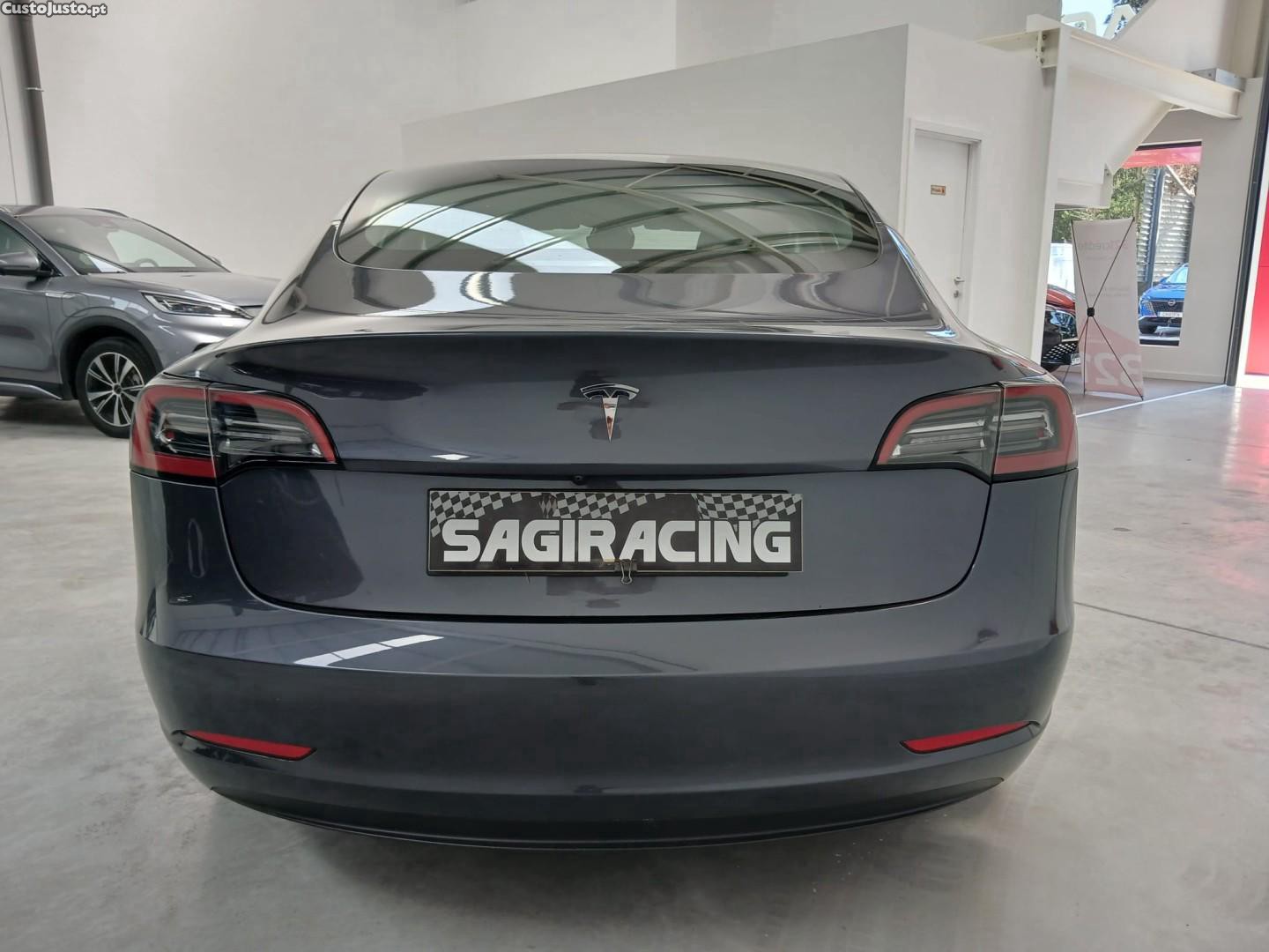 Tesla Model 3 Long Range Tração Traseira — fotografia 3