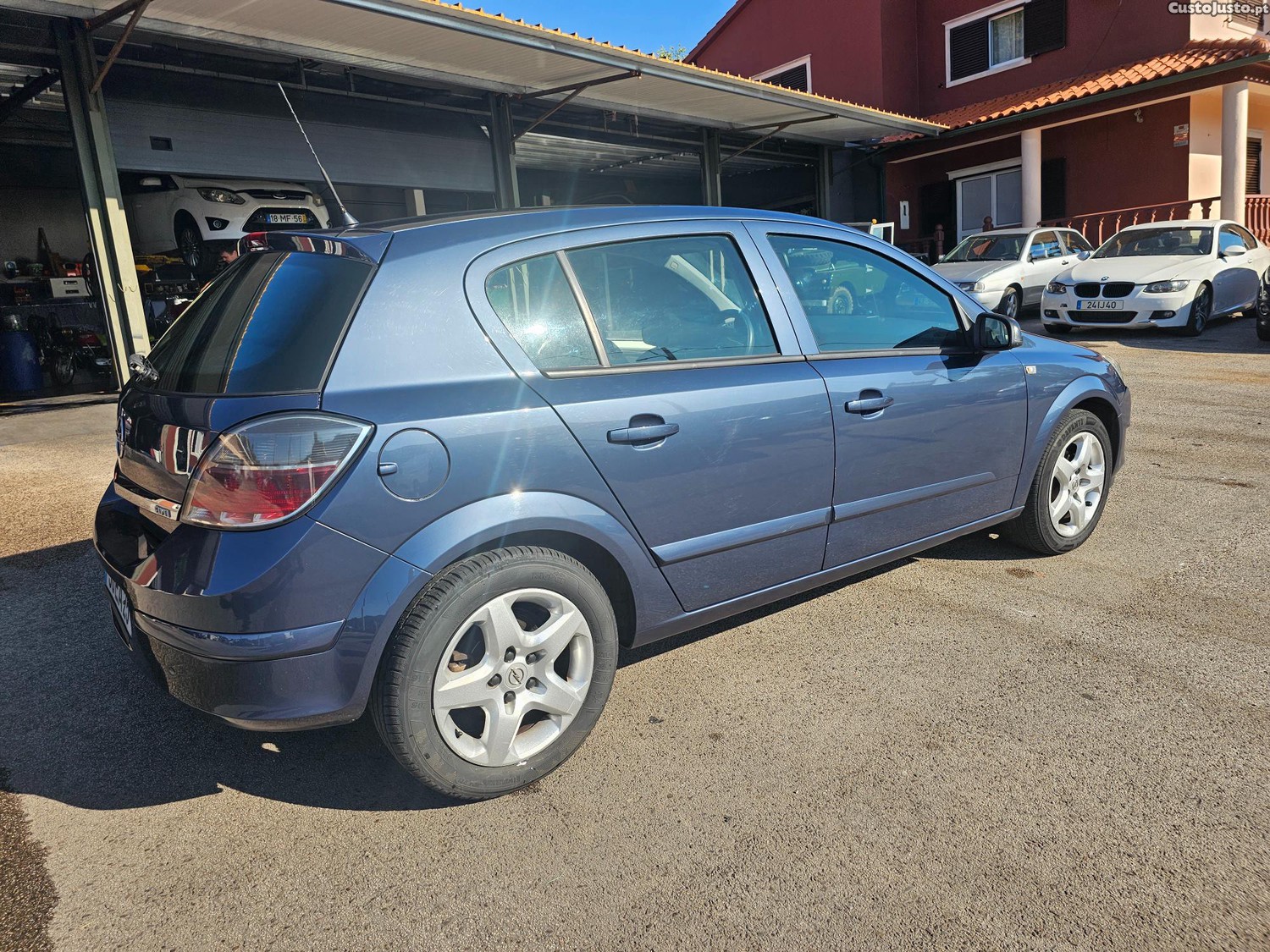 Opel Astra 1.3 CDTI — fotografia 15