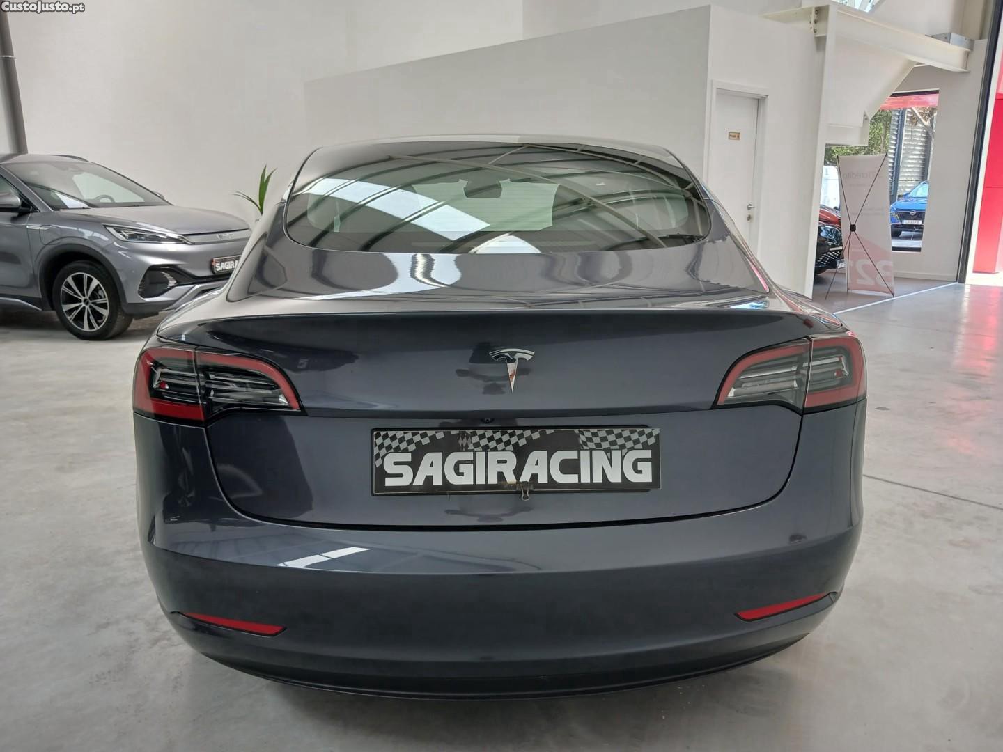 Tesla Model 3 Long Range Tração Traseira — fotografia 2