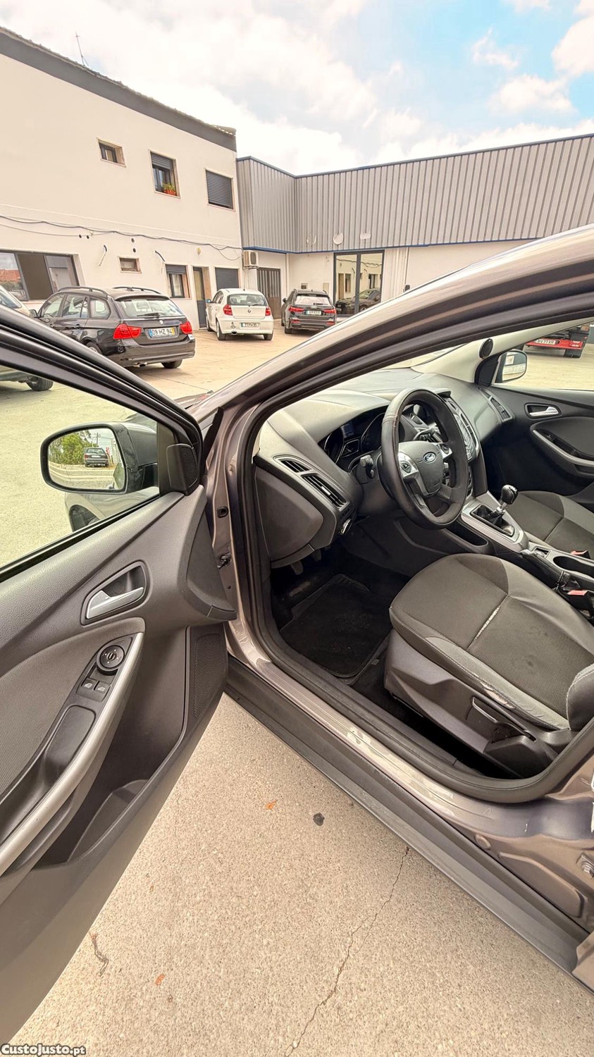 Ford Focus 1.6 TDCI de 2012 — fotografia 10
