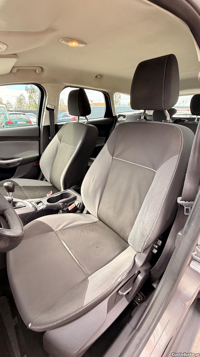 Ford Focus 1.6 TDCI de 2012 — fotografia 9