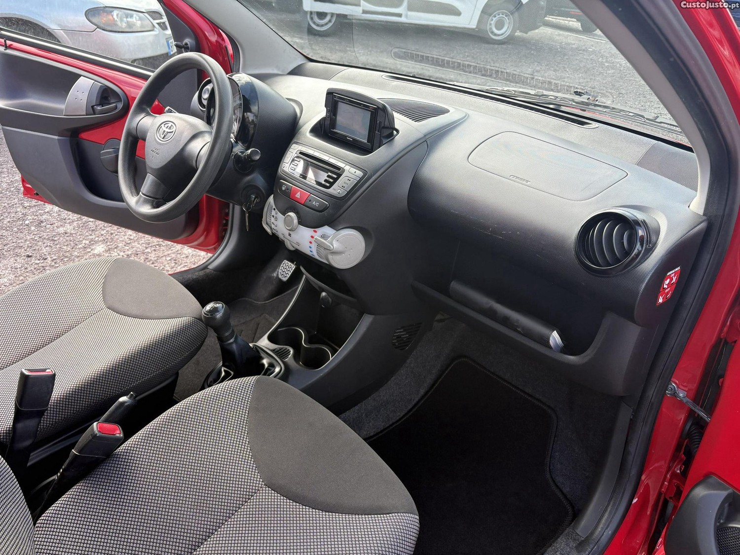 Toyota Aygo 1.0 Power Pack — fotografia 12